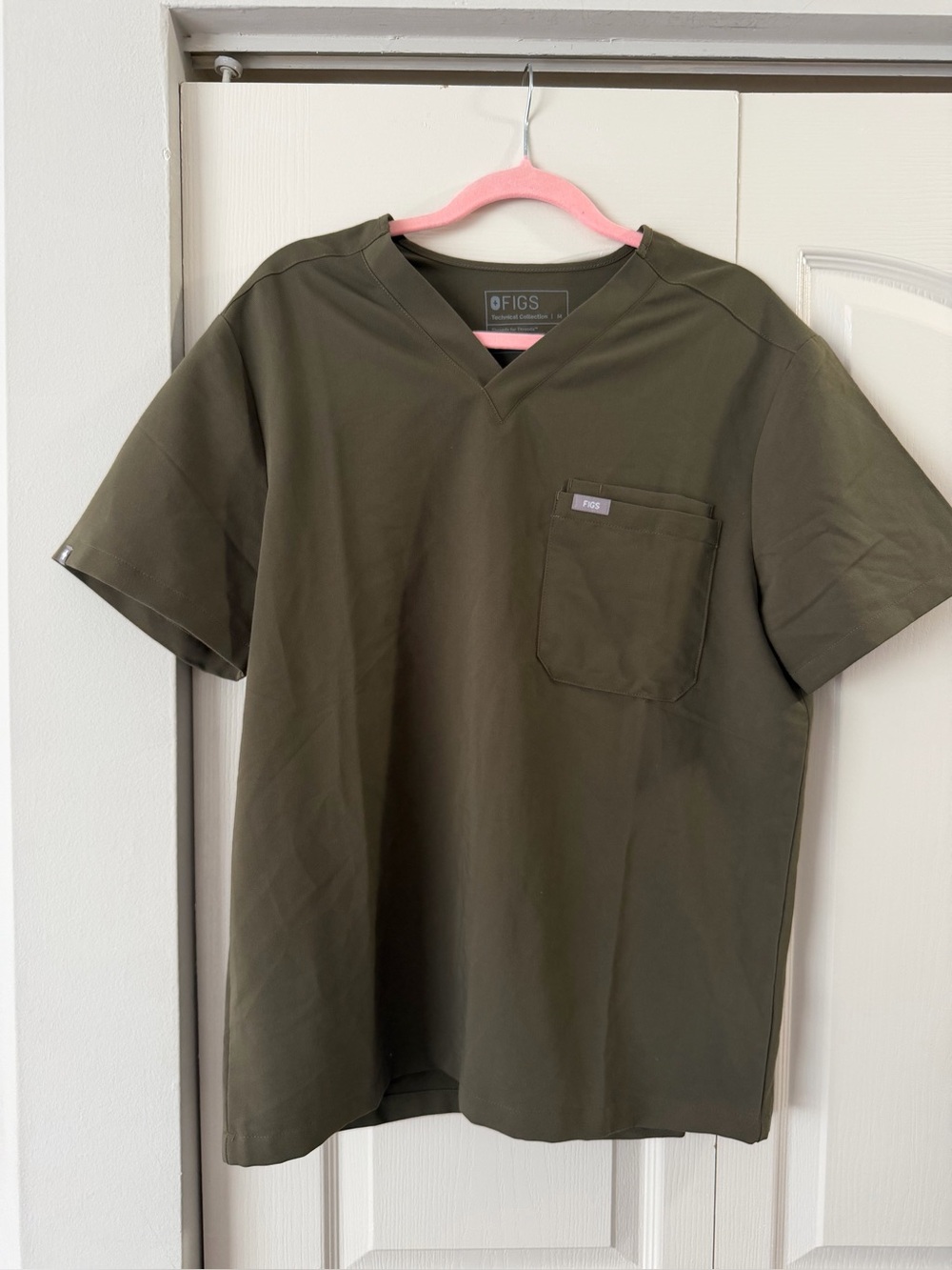 Figs Leon limited edition moss scrub top size M